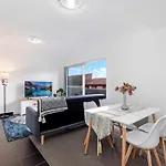 Kozyguru Harris Park Charming 1R Two-Story Apt